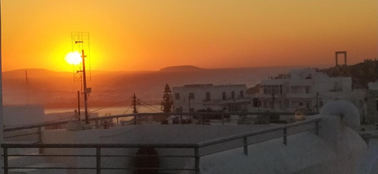 Вілла Naxion Esti - Διαμονή Στην Παλιά Χώρα Της Νάξου Naxos City Екстер'єр фото